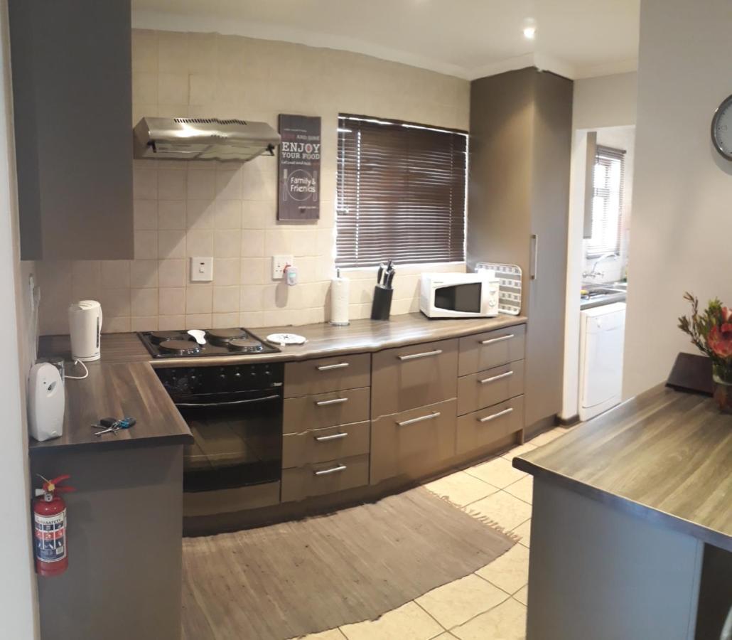 Fancy Pansy Apartment Germiston Exterior photo